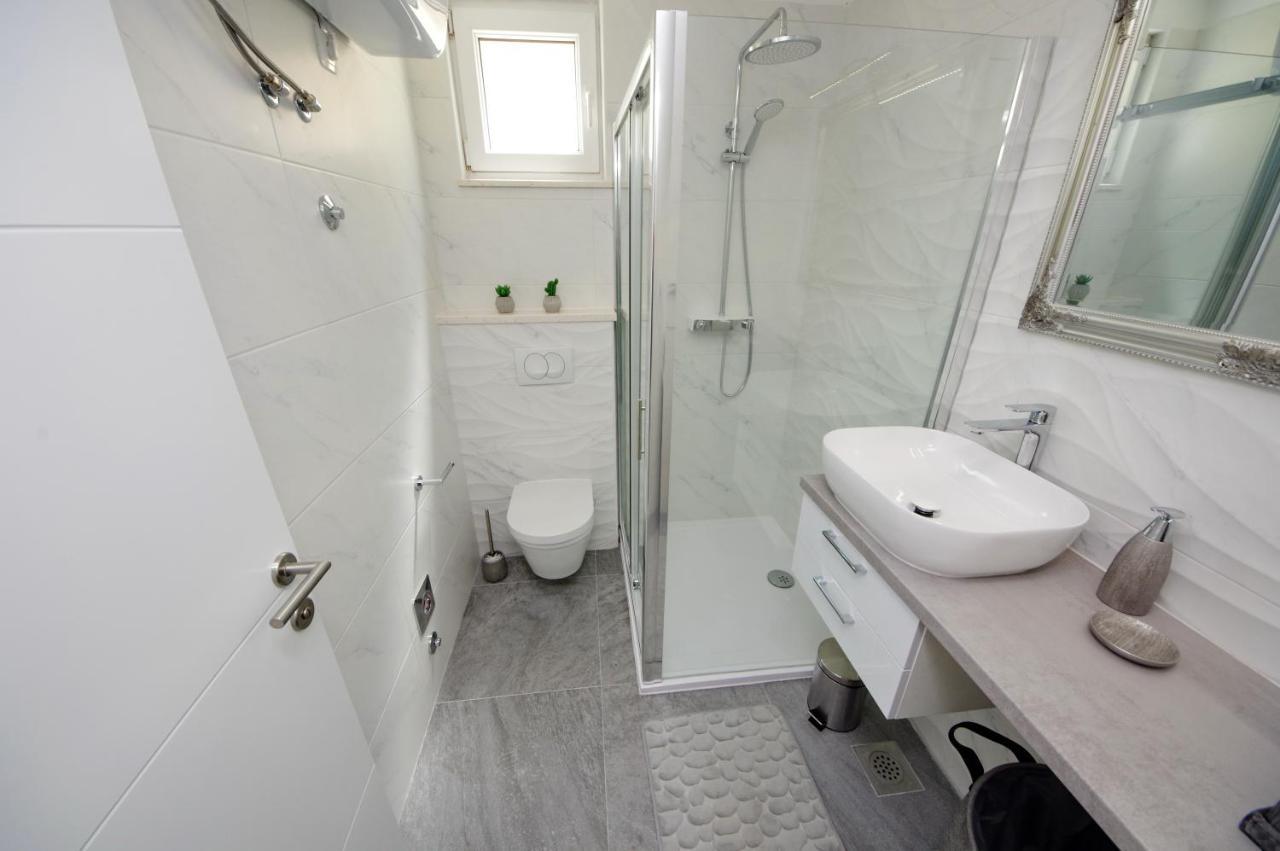 Apartmani Maris Poljica  Buitenkant foto