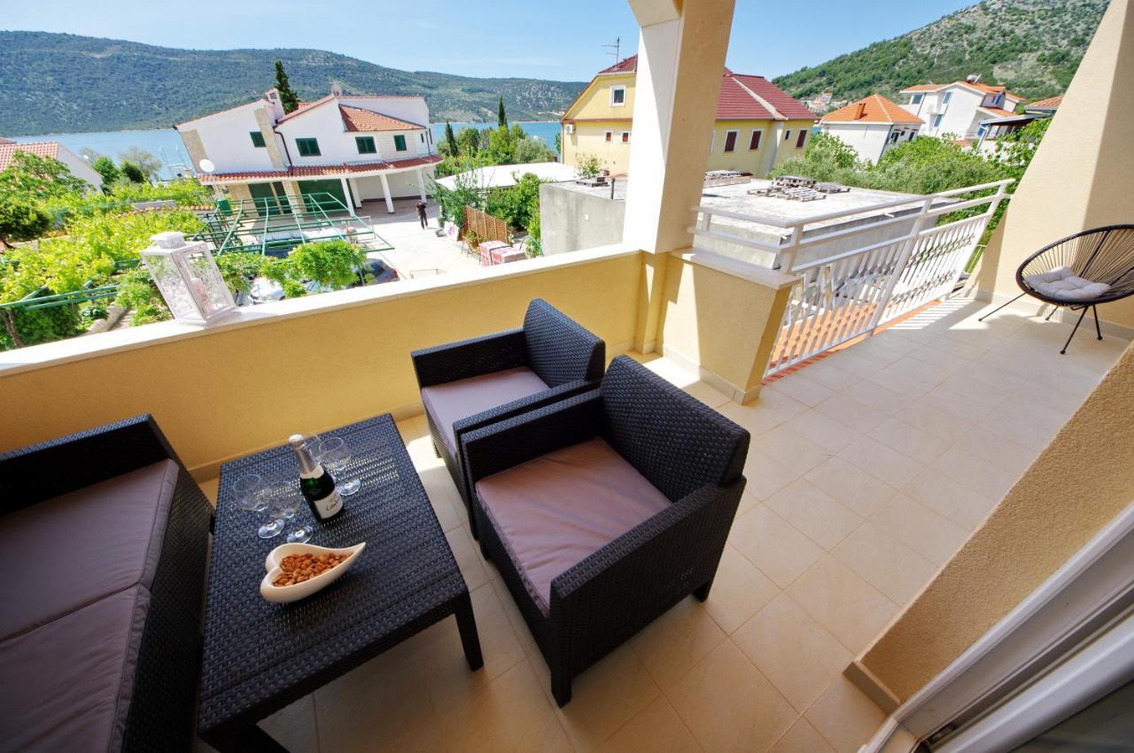 Apartmani Maris Poljica  Buitenkant foto