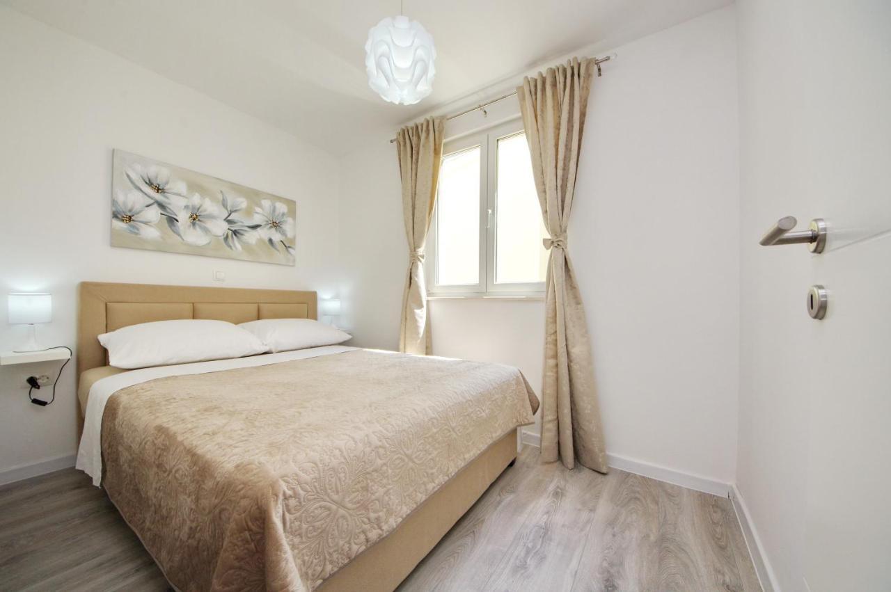 Apartmani Maris Poljica  Buitenkant foto