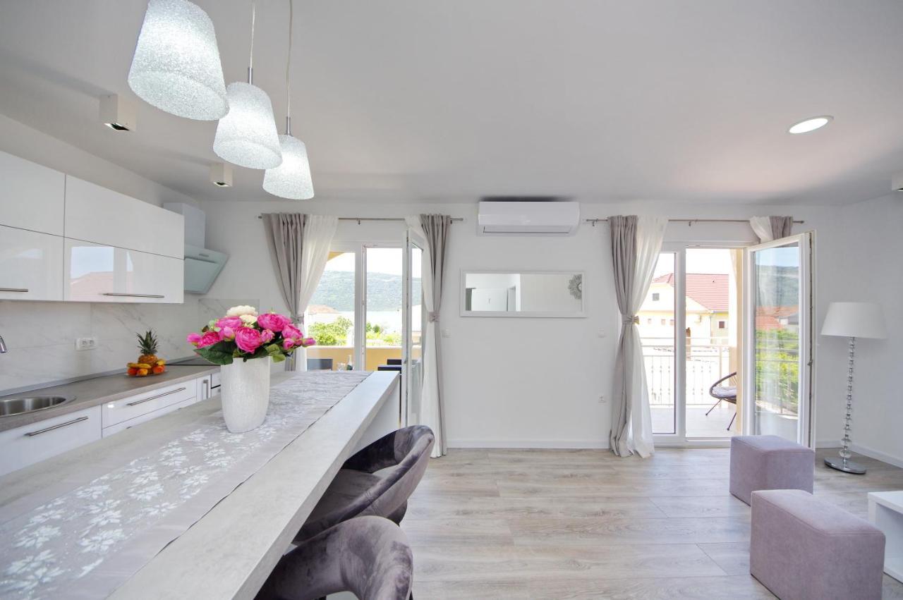 Apartmani Maris Poljica  Buitenkant foto
