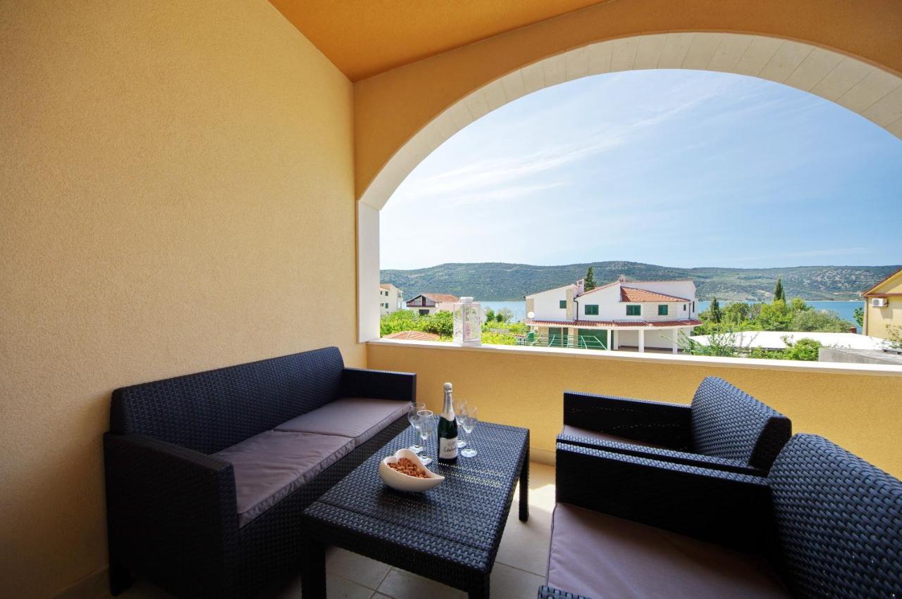Apartmani Maris Poljica  Buitenkant foto